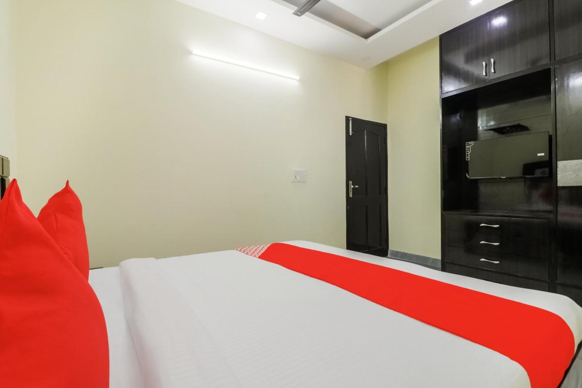 Hotel Golden Bridge Nuova Delhi Esterno foto