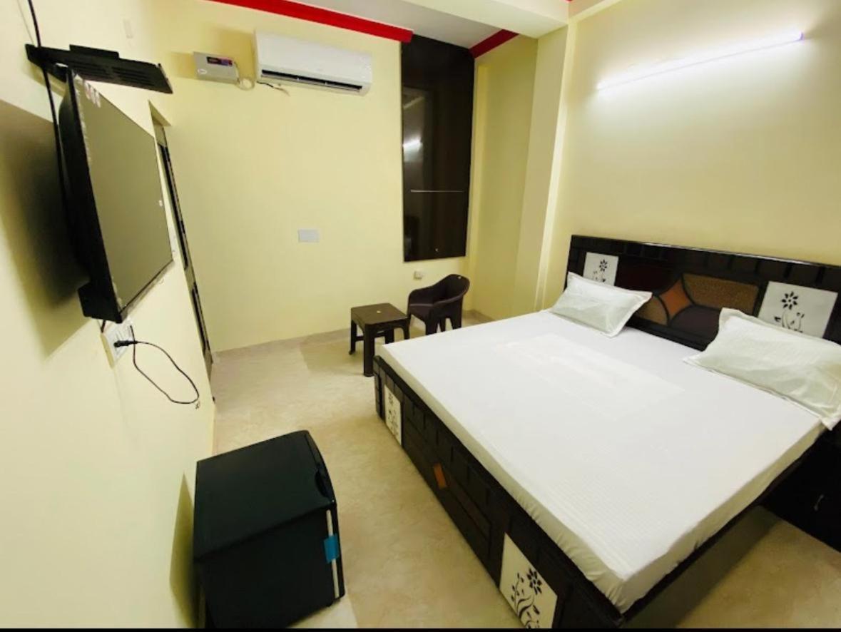 Hotel Golden Bridge Nuova Delhi Esterno foto
