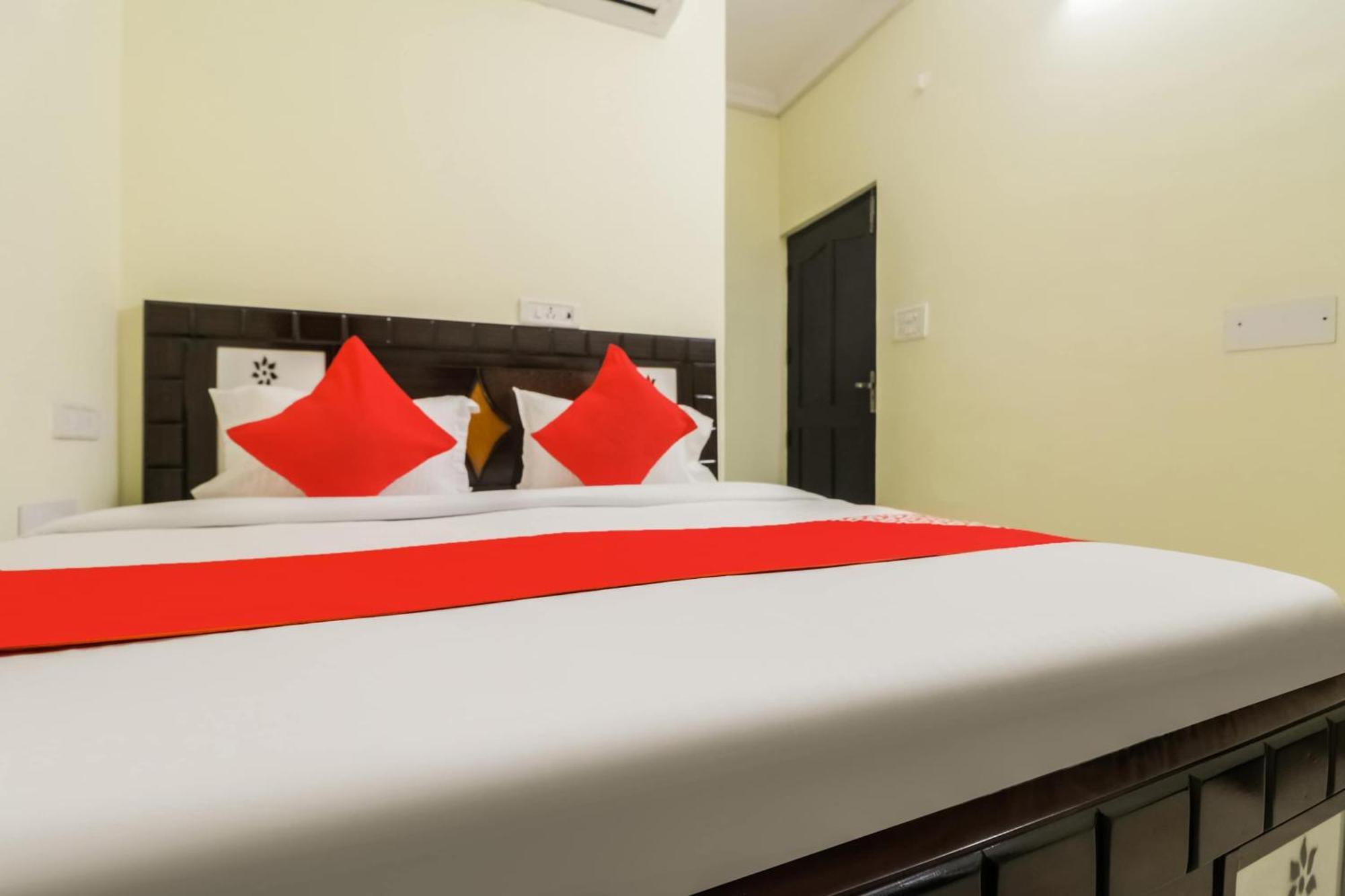 Hotel Golden Bridge Nuova Delhi Esterno foto